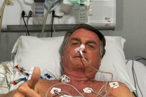 Michelle diz que cirurgia de Bolsonaro foi um sucesso e sem intercorrências