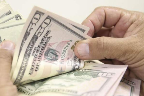 Dólar inicia o mês em forte queda; R$ 5,54, após dados de desemprego nos EUA
